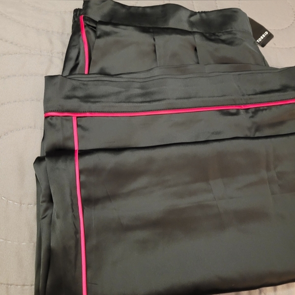 Torrid satin wide leg pants black with pink seam - Picture 6 of 11